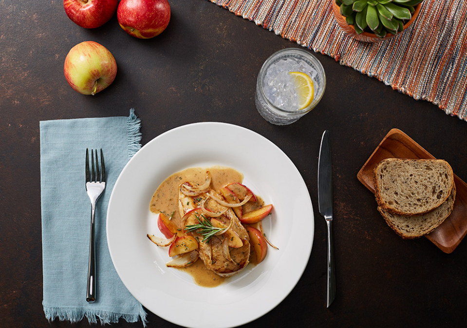 Comida Pechuga de pollo con manzanas a la sartén