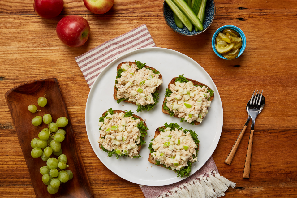 Sándwich de atún con manzana