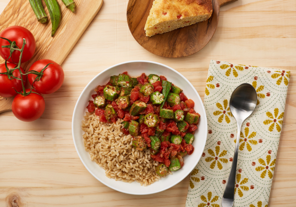 Comida Ocra y tomate estofados