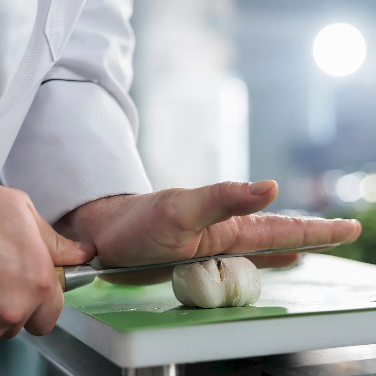 tip-peeling-garlic